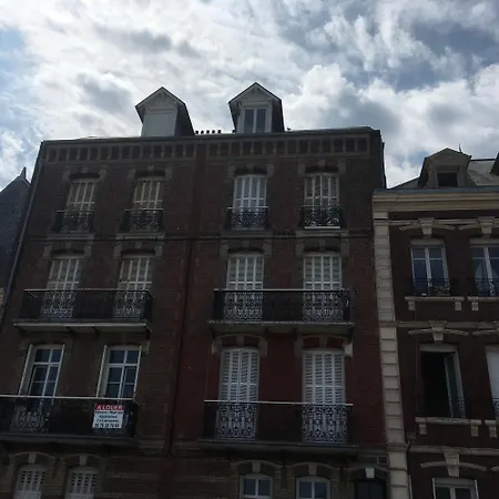 Cosy Vue Apartament *